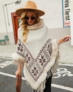 Poncho Pilou Pilou avec capuche pour un style décontracté