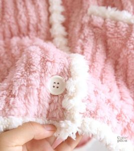 Poncho en polaire pour un look cocooning