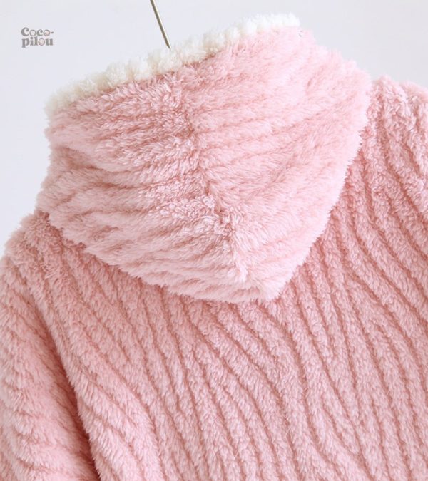 Confort et chaleur réunis dans ce poncho pyjama