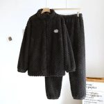 Vêtement cocooning homme, pyjama en tissu pilou ultra-mou