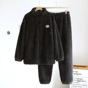 Vêtement cocooning homme, pyjama en tissu pilou ultra-mou