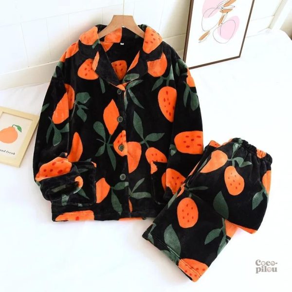 pyjama-cosy-noir-a-motifs-1 Pyjama noir cosy avec motifs élégants