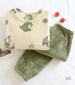 Ensemble Pilou Pilou avec motif dinosaure amusant