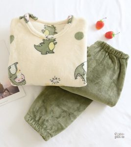 Ensemble Pilou Pilou avec motif dinosaure amusant