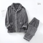 Pyjama homme en tissu doux, parfait pour les soirées cocooning