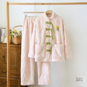 Pyjama Femme Pilou Pilou, design cosy et tendance