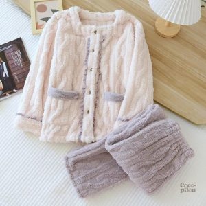 Pyjama laine femme confortable et doux pour un sommeil paisible