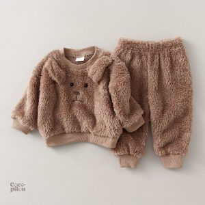 Ensemble pyjama polaire pour nuits douillettes