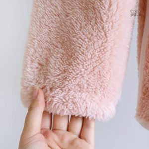 Pyjama femme en matière polaire, idéal pour l'hiver