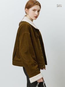 Veste femme col mouton, idéale pour l'hiver